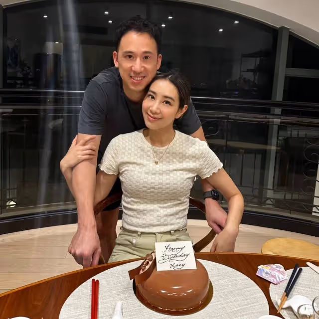 香港前知名組合兩成員決裂多年,曾疑似破冰,如今同游日本卻零互動