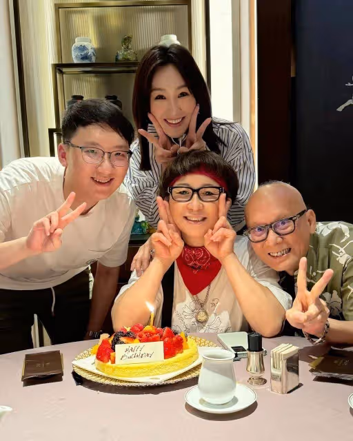 TVB花旦高海寧為母慶生,兩母女戴12萬勞力士,一家合照太幸福