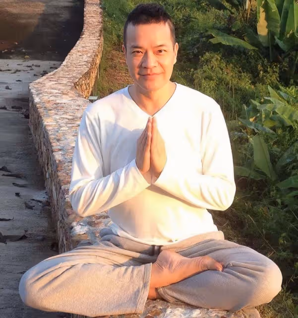 香港男星洪朝豐行蹤成謎,兩度患癌剃度出家,公開承認喜歡同性