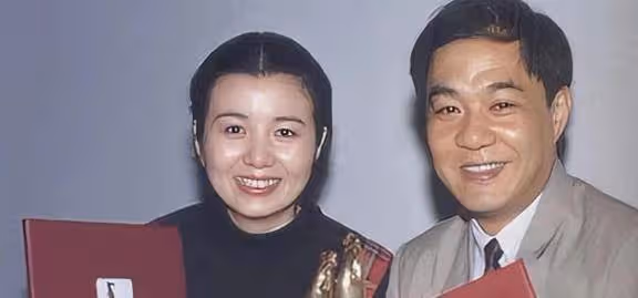 演員趙君:前妻鄭衛莉帶孩子嫁杜淳父親,離婚22年後,61歲仍單身