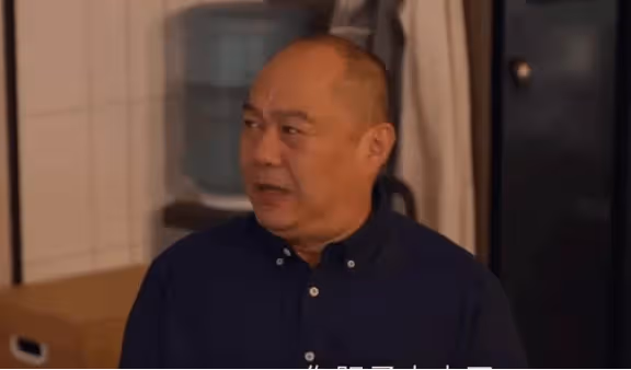 演員趙君:前妻鄭衛莉帶孩子嫁杜淳父親,離婚22年後,61歲仍單身