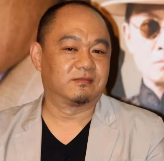 演員趙君:前妻鄭衛莉帶孩子嫁杜淳父親,離婚22年後,61歲仍單身