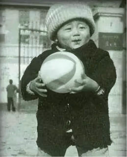 演員趙君:前妻鄭衛莉帶孩子嫁杜淳父親,離婚22年後,61歲仍單身