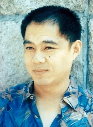 演員趙君：前妻鄭衛莉帶孩子嫁杜淳父親，離婚22年後，61歲仍單身