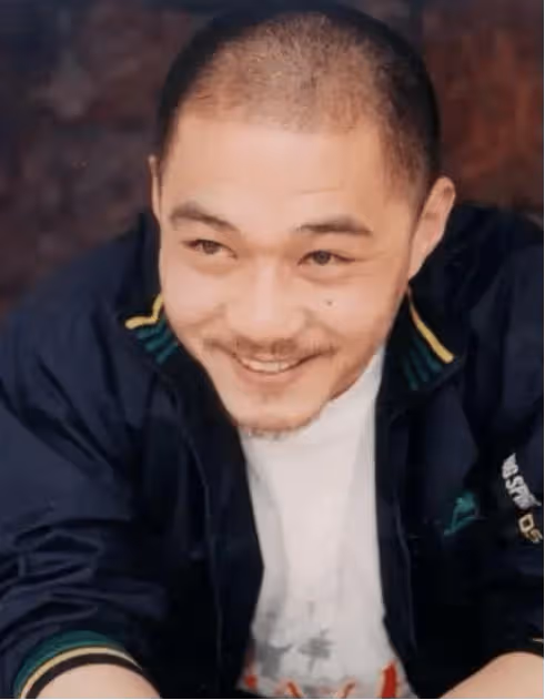 演員趙君：前妻鄭衛莉帶孩子嫁杜淳父親，離婚22年後，61歲仍單身