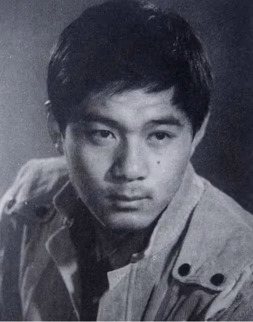 演員趙君：前妻鄭衛莉帶孩子嫁杜淳父親，離婚22年後，61歲仍單身