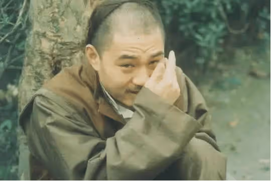 演員趙君：前妻鄭衛莉帶孩子嫁杜淳父親，離婚22年後，61歲仍單身