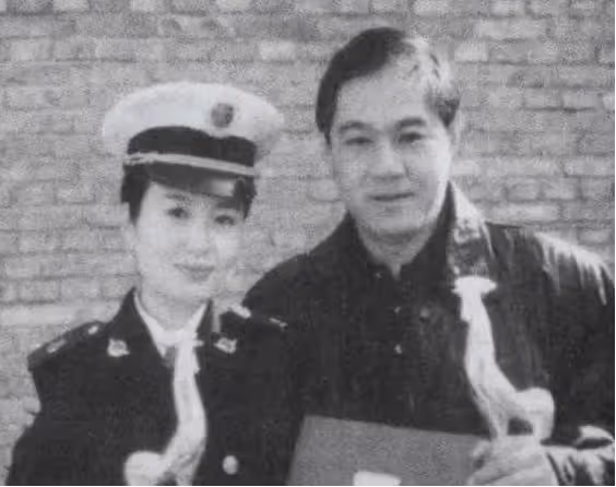 演員趙君：前妻鄭衛莉帶孩子嫁杜淳父親，離婚22年後，61歲仍單身