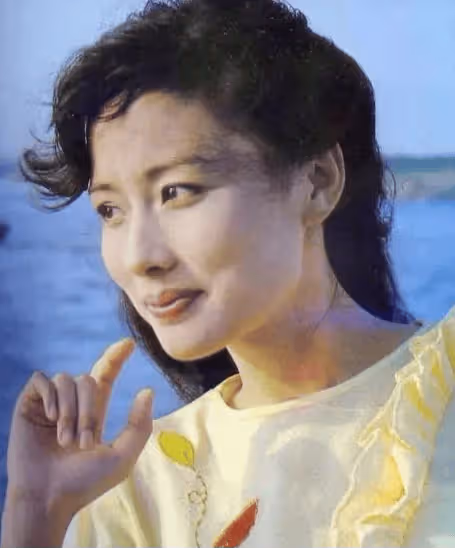 演員趙君：前妻鄭衛莉帶孩子嫁杜淳父親，離婚22年後，61歲仍單身