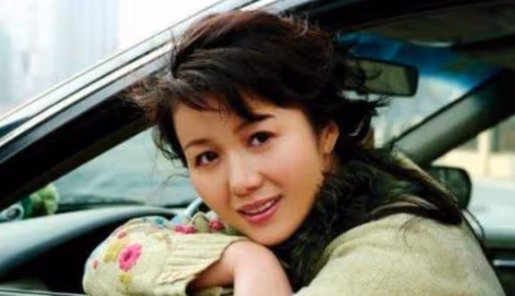 演員趙君:前妻鄭衛莉帶孩子嫁杜淳父親,離婚22年後,61歲仍單身