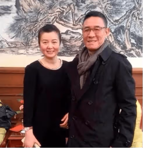 演員趙君:前妻鄭衛莉帶孩子嫁杜淳父親,離婚22年後,61歲仍單身