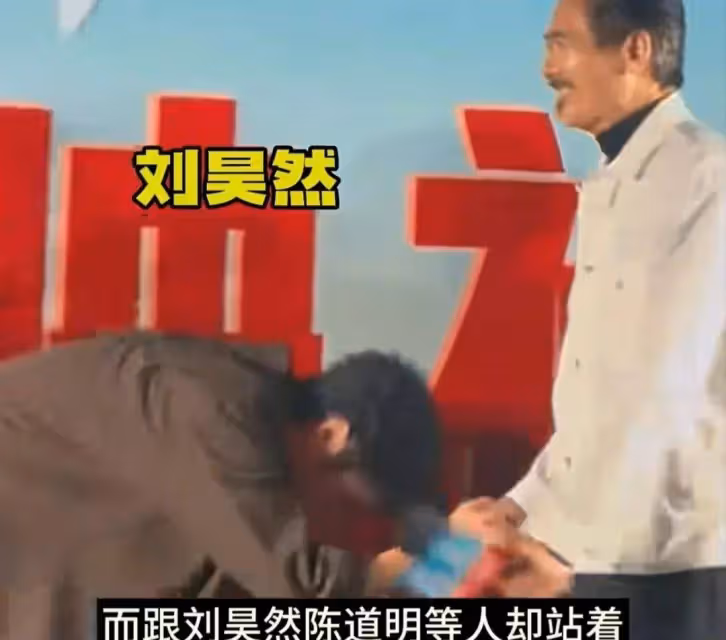 周潤發現身陳思誠新片首映禮,握手全是人情世故,周潤發很謙虛