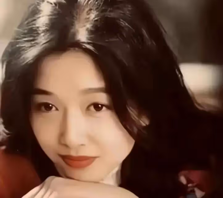 江珊活動生圖曝光,本人發福變胖科技感十足,網友吐槽像劉曉慶