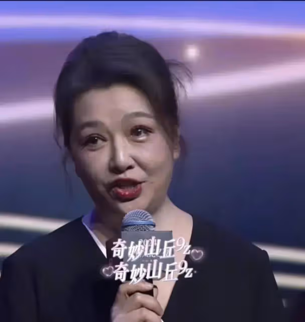 江珊活動生圖曝光,本人發福變胖科技感十足,網友吐槽像劉曉慶