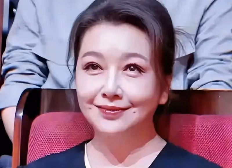 江珊活動生圖曝光,本人發福變胖科技感十足,網友吐槽像劉曉慶