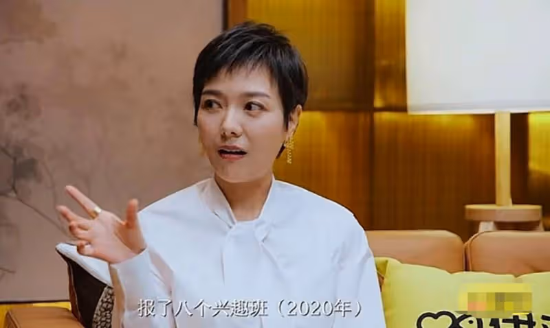 汪涵楊樂樂兒子這麼大了!沐沐和媽媽外出被偶遇,髮型很有個性