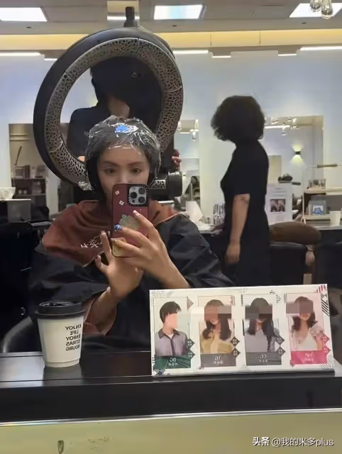 姜潮老婆帶兒女回新疆,艾米麗不到3歲就燙頭,丹尼爾新髮型超帥