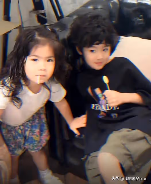 姜潮老婆帶兒女回新疆,艾米麗不到3歲就燙頭,丹尼爾新髮型超帥