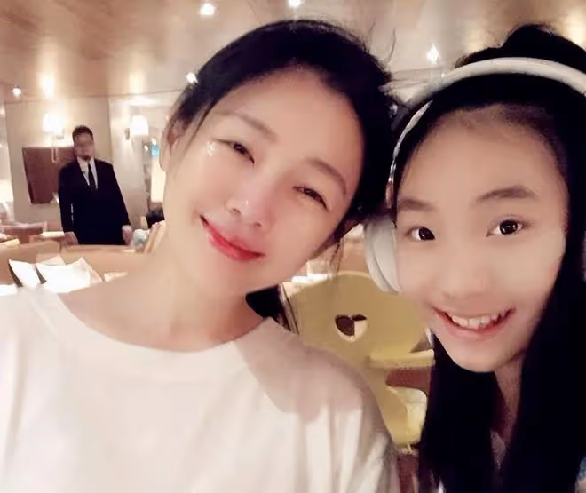 大S罕見發聲!力挺小S女兒許紹恩,網友:自己一身亂麻,可憐誰呢