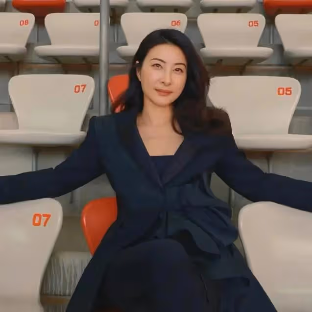 郭晶晶霍啟剛巴黎奧運會開幕式合體,霍啟剛摟著老婆好恩愛