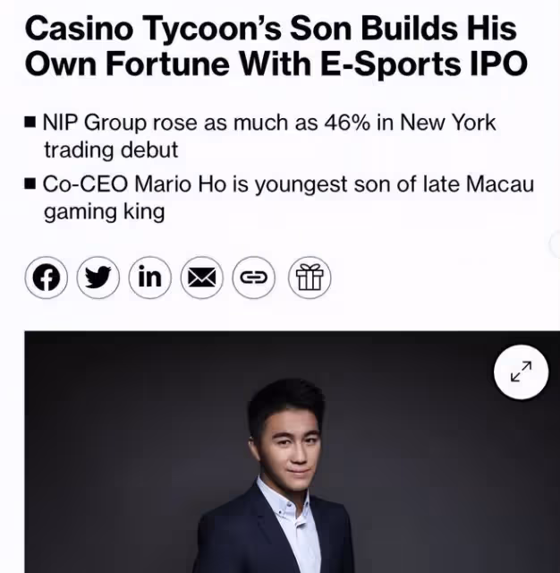 奚夢瑤陪何猷君敲鐘,夫妻在現場親吻,四太全家一起現場慶祝