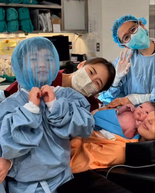恭喜！劉香慈喜迎3女重3200克　雙兒陪產小兒子問：媽媽為什麼妹妹有血？