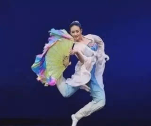 事實證明,離開趙本山16年的「王小蒙」,早已走向了另一條大道