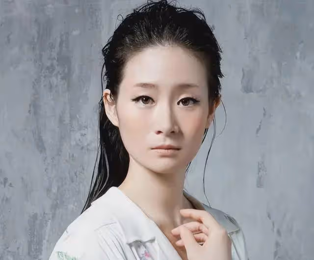 事實證明,離開趙本山16年的「王小蒙」,早已走向了另一條大道