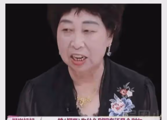 看了柳岩的真實獨居生活,才懂得為何她得了子宮肌瘤還要養全家
