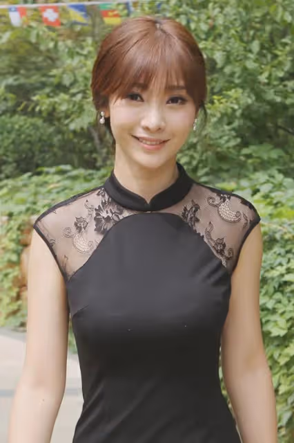 看了柳岩的真實獨居生活,才懂得為何她得了子宮肌瘤還要養全家