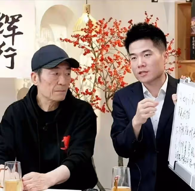 賈乃亮奧運會開幕式助威被淋透！董宇輝現身巴黎國外粉絲激動萬分