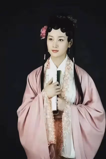 戲拍一半被「炒魷魚」的明星,有人擺譜被除名,有人敗給了資本