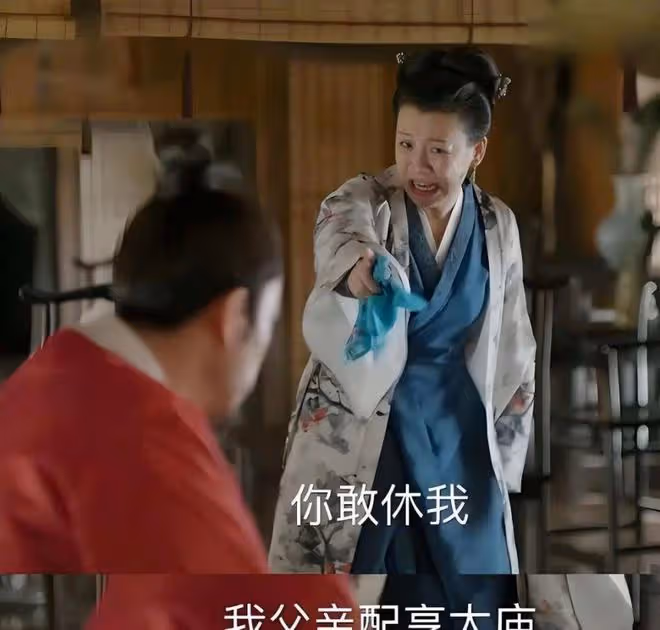 她本是豪門闊太,被導演喊來臨時救場,卻意外走紅,50歲片約不斷