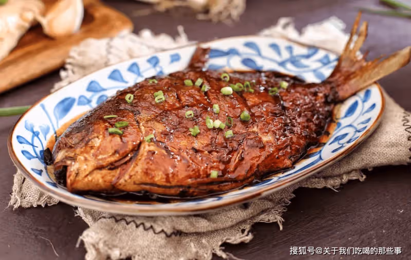 不管煎什麼魚,別直接下油鍋!牢記3個要點,魚不粘鍋不破皮