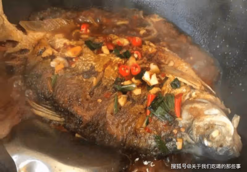 不管煎什麼魚,別直接下油鍋!牢記3個要點,魚不粘鍋不破皮