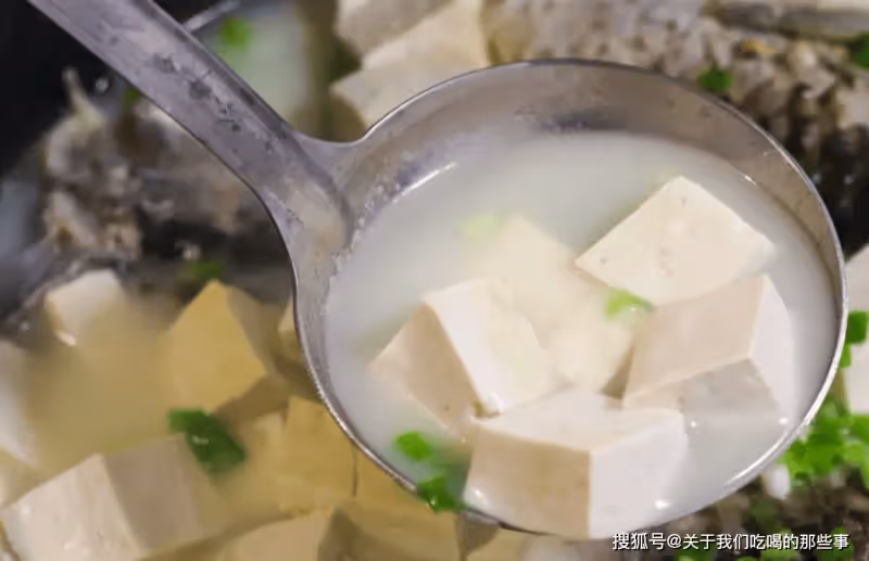 不管煎什麼魚,別直接下油鍋!牢記3個要點,魚不粘鍋不破皮
