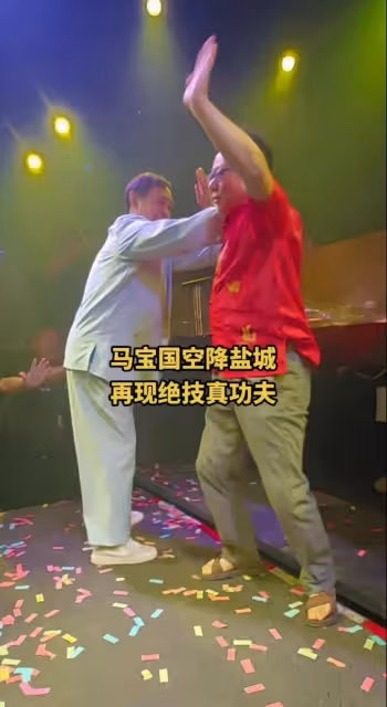 馬保國現身酒吧商演,和年輕人比武,年輕人直夸真功夫,太假了