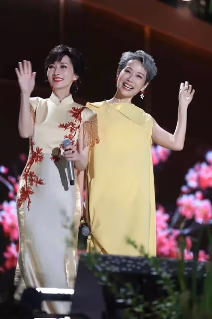 香港女星機場被男人破口大罵!大氣回應暖哭網友!