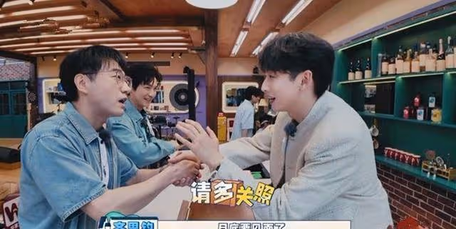 齊思鈞的完美接梗+張遠的披哥4關照說,讓王錚亮玩不動爛梗了