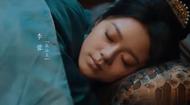 《度華年》熱播卻口碑兩極,趙今麥成熟造型難掩青澀,張凌赫表演力遭質疑
