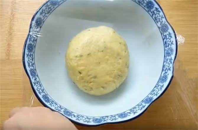 一碗面,加點蔥花,不用烤箱,不油炸,香蔥蘇打餅乾,孩子超喜歡