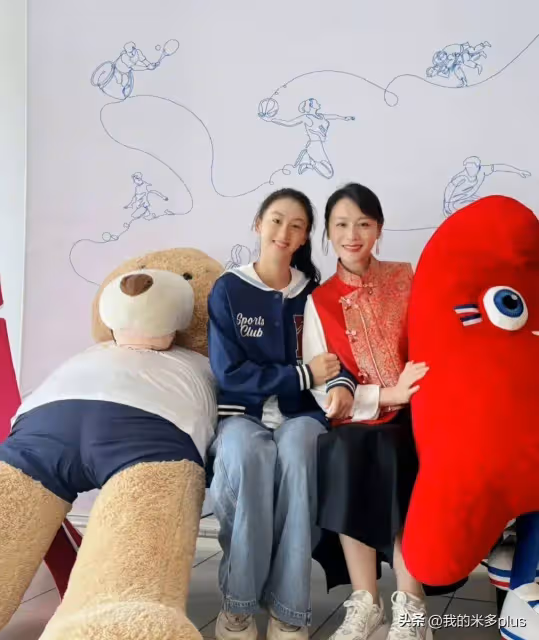 田亮一家巴黎看奧運,森碟梳馬尾氣質清麗,12歲弟弟高個子好魁梧