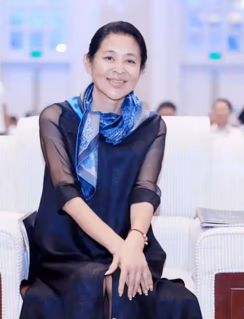 65歲自然老去的倪萍,穿新中式優雅從容,醫美後真時髦,完全沒了土氣!
