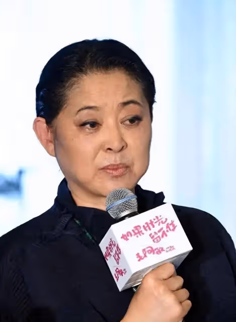 65歲自然老去的倪萍,穿新中式優雅從容,醫美後真時髦,完全沒了土氣!