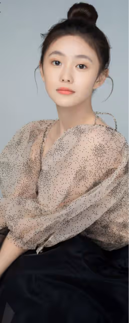 學舞蹈出身的劉浩存氣質太絕了!穿紗裙綁丸子頭,元氣滿滿好少女