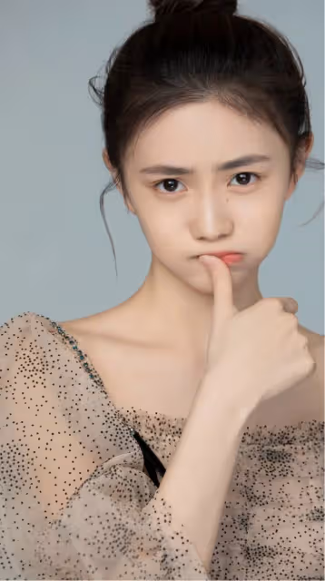 學舞蹈出身的劉浩存氣質太絕了!穿紗裙綁丸子頭,元氣滿滿好少女