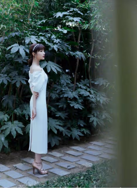 毛曉彤的氣質好「純凈」!鍾愛白色系穿搭,盡顯溫婉美麗的女人味