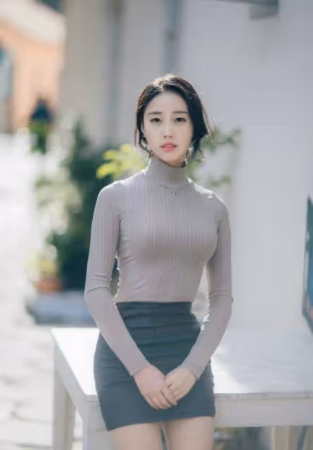 李冰冰美得太禁慾了，鏤空網眼配短褲成熟優雅，景甜還是差了點味