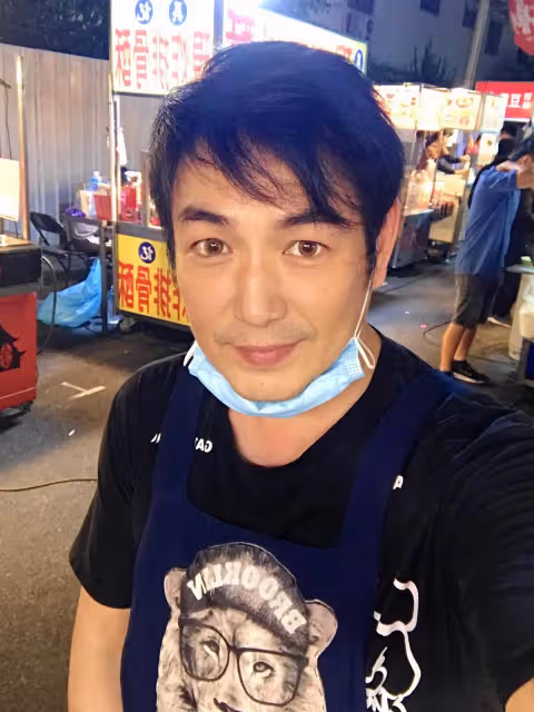 拍戲是兼差!44歲男星「夜市擺攤討生計」看淡藝人名利:靠自己不丟人...驚人營業額曝光