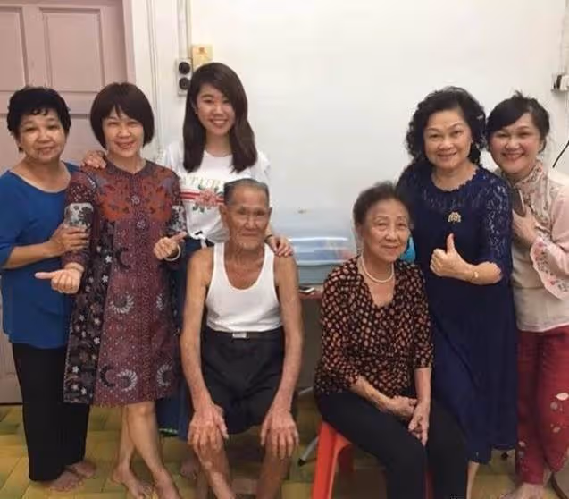 78年不捨罵一句！「阿嬤病逝」94歲阿公自備手電筒「凝望愛妻遺容」深情告白：她還是那麼美